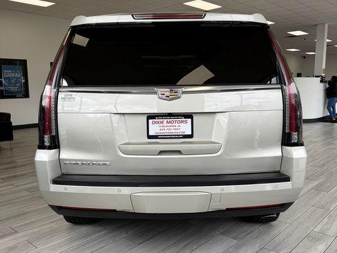 Used 2016 Cadillac Escalade Premium image 8