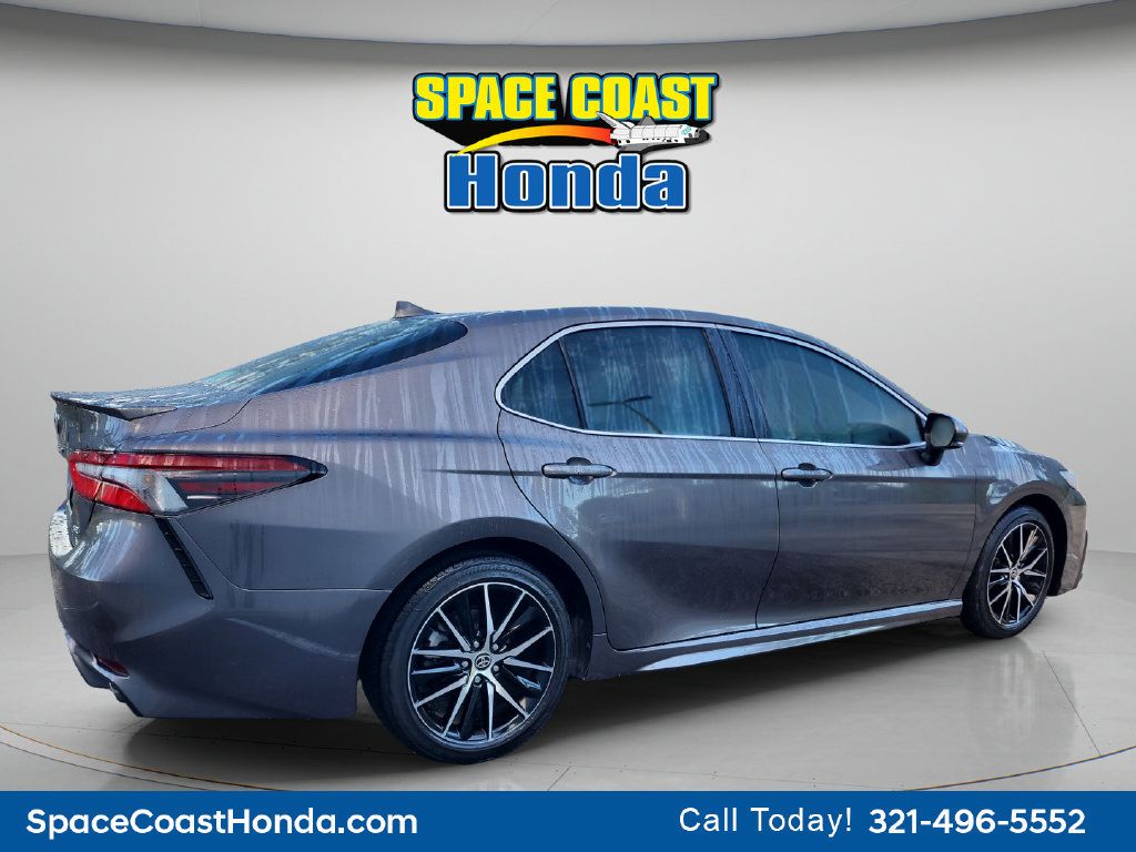Used 2024 Toyota Camry SE w/ Convenience Package FWD image 3