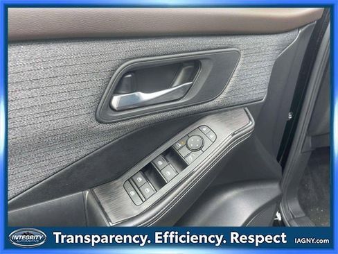 Certified 2023 Nissan Rogue SV image 17