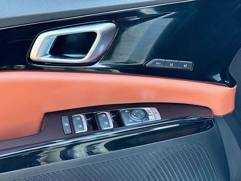 Used 2023 Kia Carnival SX image 18