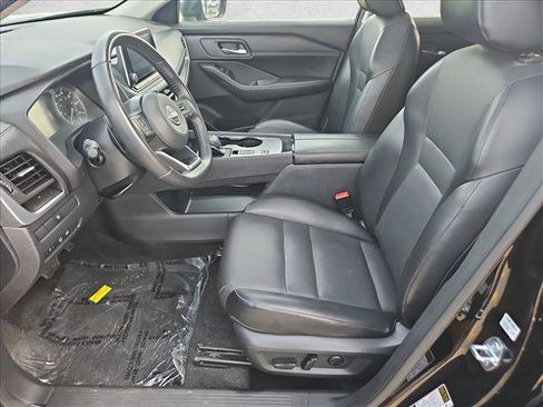 Used 2024 Nissan Rogue SV w/ SV Premium Package image 14