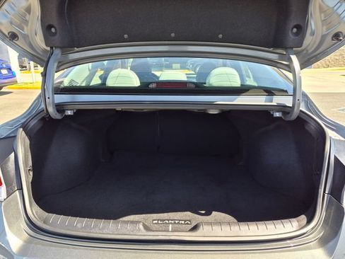 Used 2025 Hyundai Elantra Limited FWD image 31