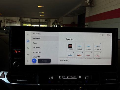Used 2026 Toyota Sienna XLE FWD image 38