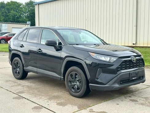 Used 2022 Toyota RAV4 LE AWD/4WD image 1