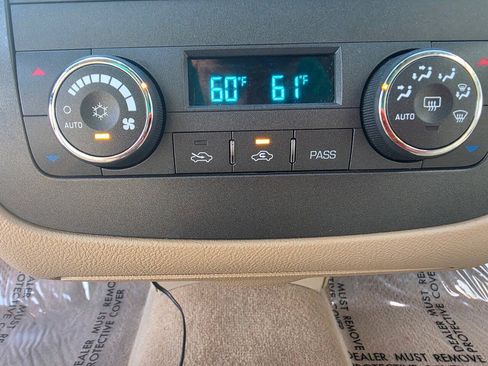 Used 2009 Buick Lucerne CXL w/ Driver Confidence Package FWD image 38