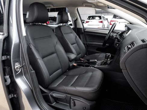 Used 2015 Volkswagen Golf S FWD image 31