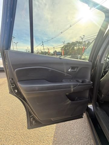 Used 2017 Honda Pilot Touring image 11