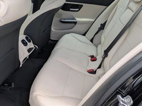 Used 2025 Mercedes-Benz C 300 4MATIC Sedan image 19