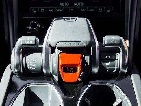 Used 2024 Lamborghini Urus S image 69