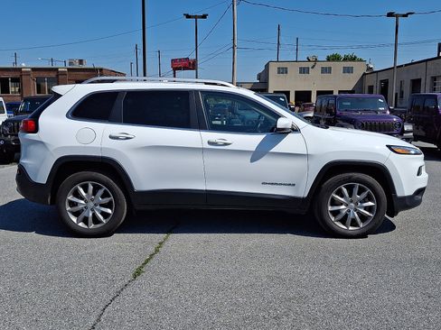 Used 2018 Jeep Cherokee Limited AWD/4WD image 8