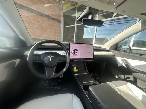 Used 2022 Tesla Model Y Performance image 33