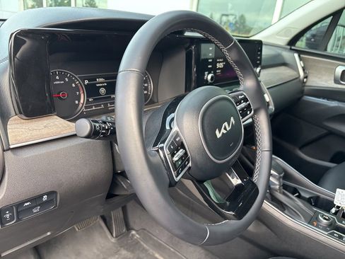 Certified 2023 Kia Sorento X-Line EX AWD/4WD image 7