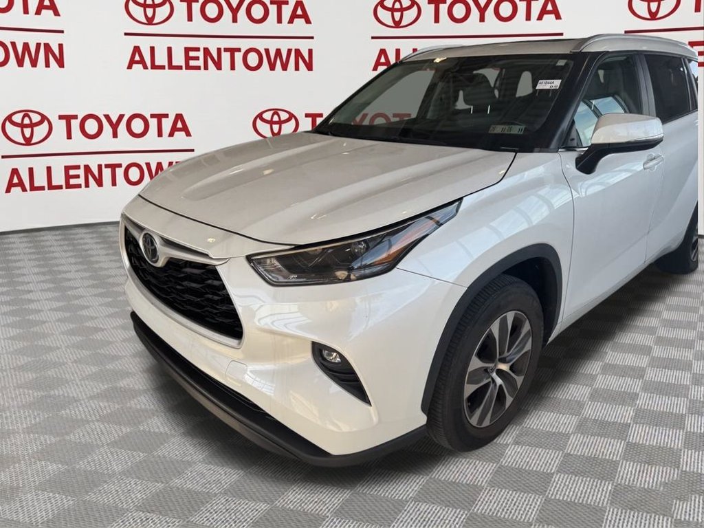 Used 2023 Toyota Highlander XLE FWD image 13