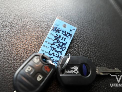 Used 2011 Ford F250 Lariat w/ Lariat Interior Pkg image 13