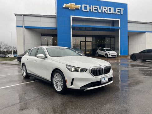 Used 2025 BMW 530i xDrive w/ Premium Package image 1