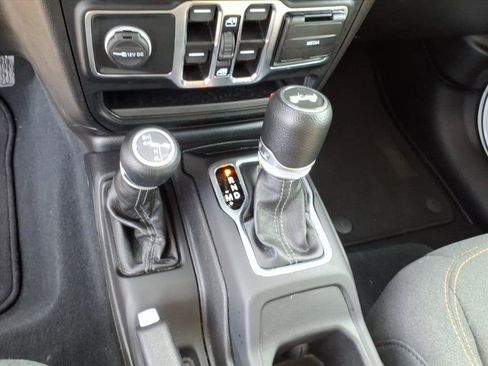 Used 2024 Jeep Wrangler Sport S image 22