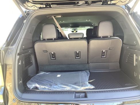 New 2026 Chevrolet Traverse High Country w/ LPO, Floor Liner Package AWD/4WD image 18