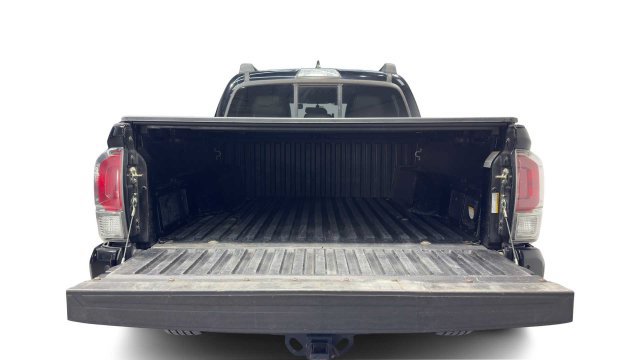 Used 2016 Toyota Tacoma Limited w/ Towing Package RWD image 8