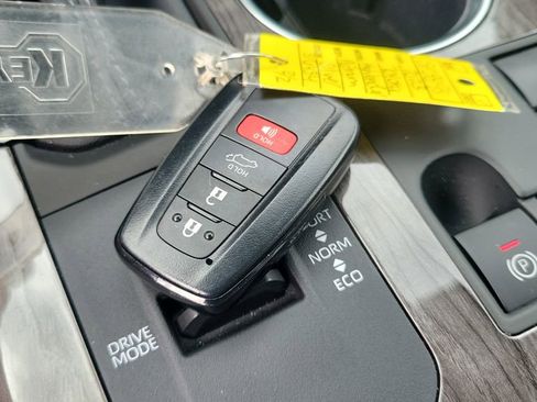 Used 2023 Toyota Highlander Platinum FWD image 22