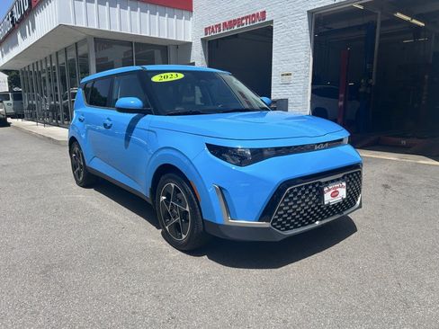 Used 2023 Kia Soul EX FWD image 2