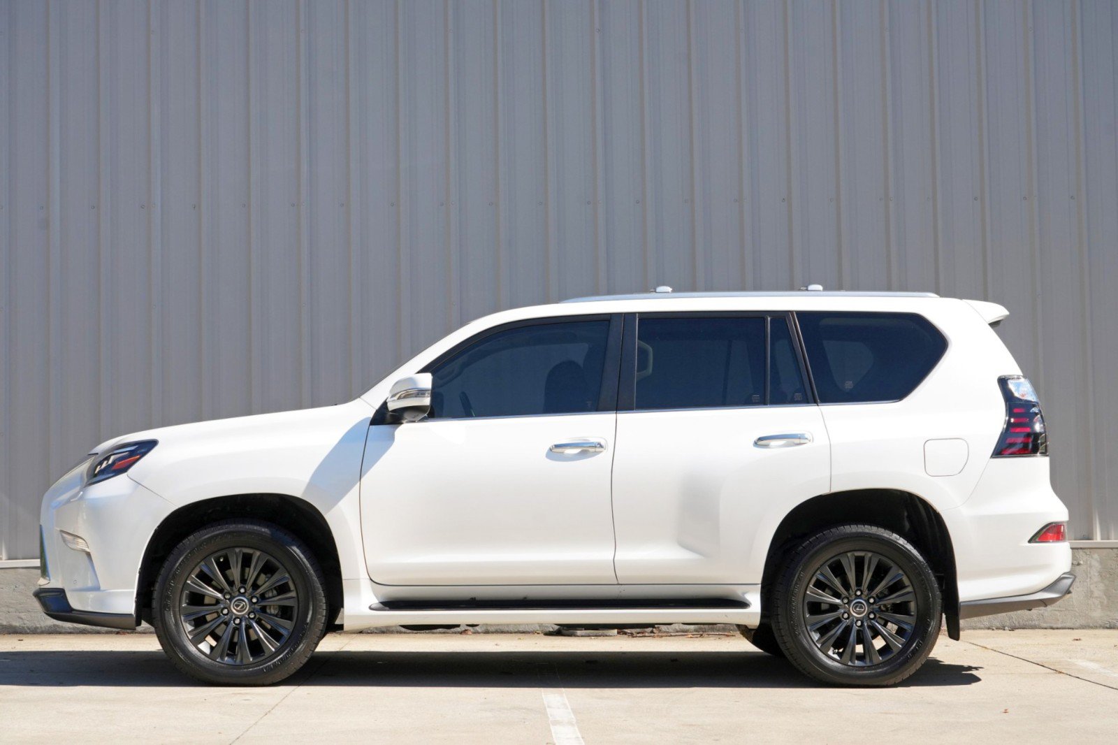 Used 2023 Lexus GX 460 Premium w/ Accessory Package AWD/4WD image 9