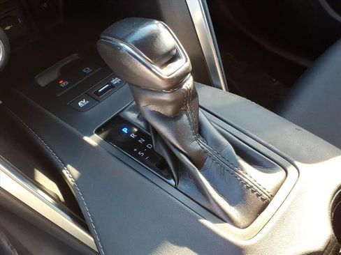 Used 2021 Toyota Venza LE image 15