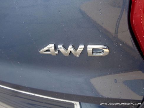 Used 2018 Ford Explorer XLT w/ Equipment Group 202A image 7