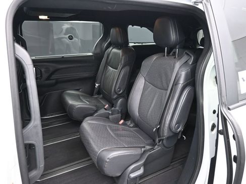 Certified 2025 Toyota Sienna Limited image 22