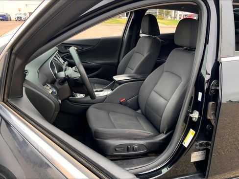 Used 2017 Chevrolet Malibu LT FWD image 7