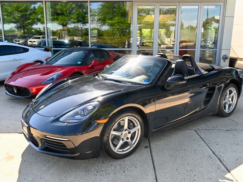 Used 2017 Porsche 718 Boxster RWD image 45