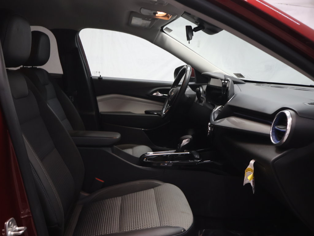 Used 2024 Chevrolet Trax LT w/ LT Convenience Package FWD image 6