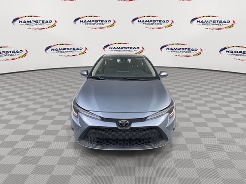 Used 2020 Toyota Corolla LE image 3