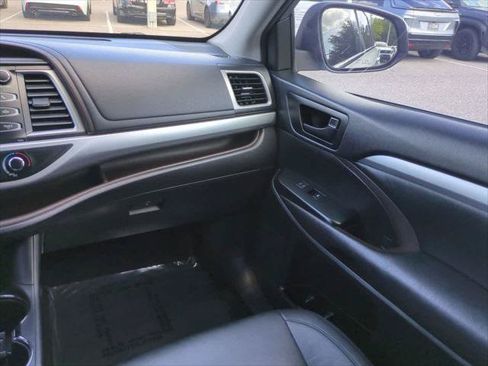 Certified 2018 Toyota Highlander LE FWD image 17