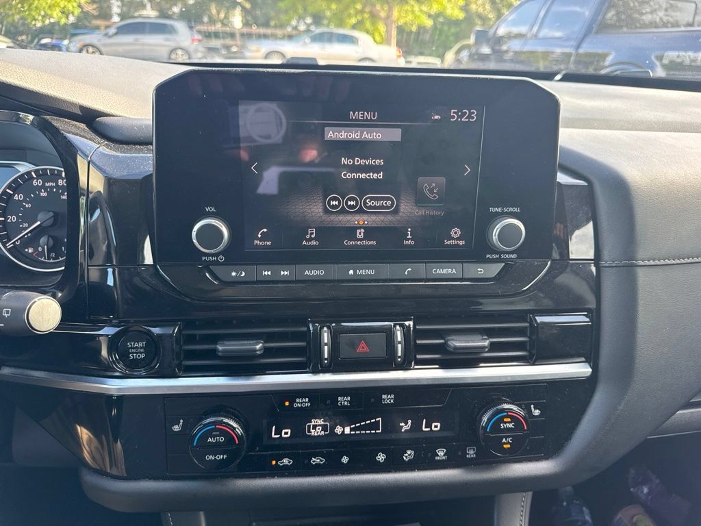 Used 2025 Nissan Pathfinder SV FWD image 12