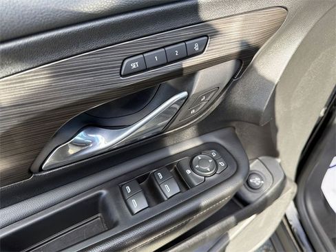 Used 2023 GMC Terrain SLT image 24