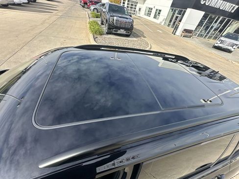 Used 2022 Volkswagen Tiguan SE R-Line image 18