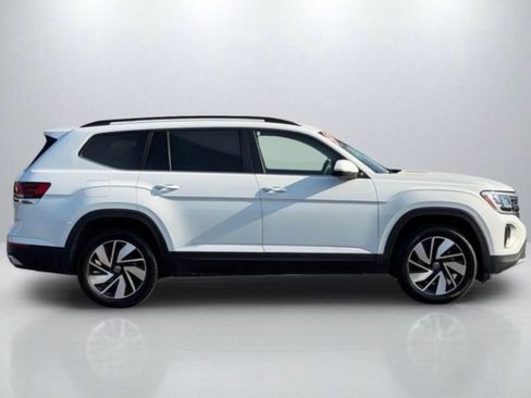 Used 2025 Volkswagen Atlas SE FWD image 8