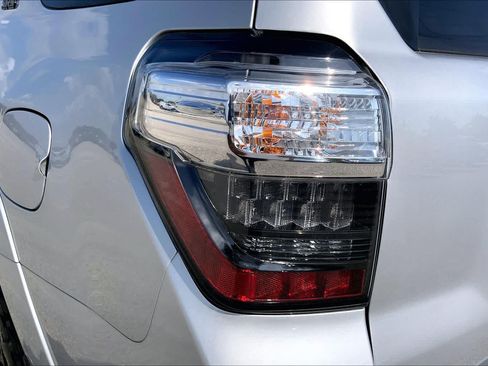 Used 2022 Toyota 4Runner SR5 Premium w/ Moonroof Package RWD image 28