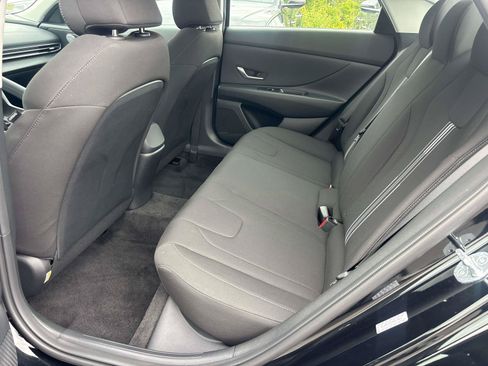 Certified 2023 Hyundai Elantra SEL w/ Preferred Accessory Package FWD image 9
