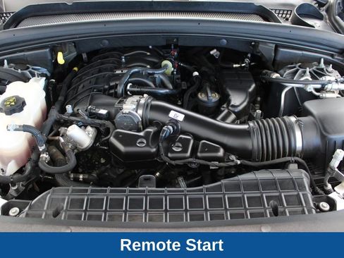 Used 2025 Jeep Grand Cherokee Altitude AWD/4WD image 10