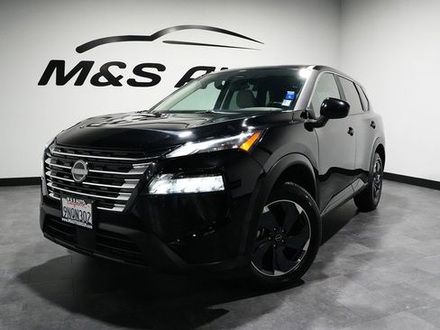 Used 2025 Nissan Rogue SV image 2