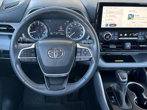 Used 2023 Toyota Highlander L image 14