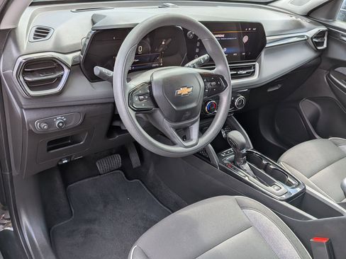 Used 2025 Chevrolet TrailBlazer LT image 16