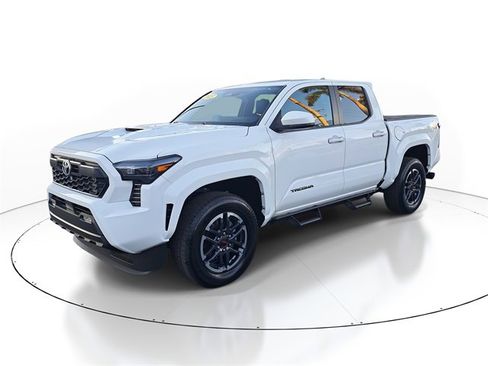 Used 2025 Toyota Tacoma TRD Sport image 3