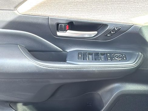 Used 2025 Toyota Grand Highlander FWD image 11
