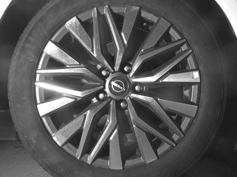 Used 2025 Nissan Altima 2.5 SV FWD image 15