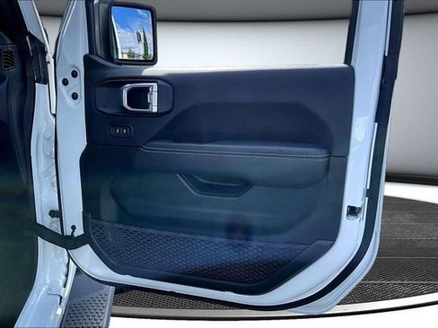 Used 2023 Jeep Wrangler Unlimited Sahara image 27