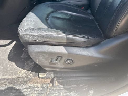 Used 2020 Chrysler Pacifica Touring-L FWD image 10