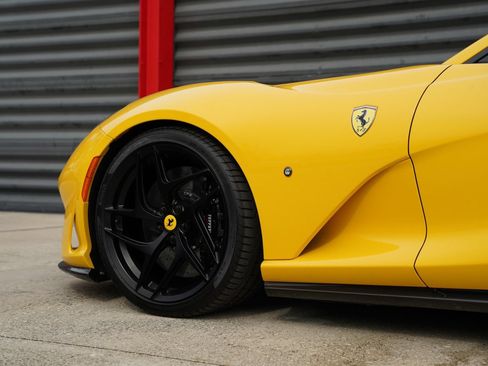 Used 2019 Ferrari 812 Superfast RWD image 17