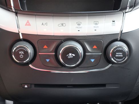 Used 2014 Dodge Journey SXT w/ Flexible Seating Group image 16